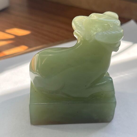Chinese carved nephrite Ox chop w/wax box set - Picture 7 of 14